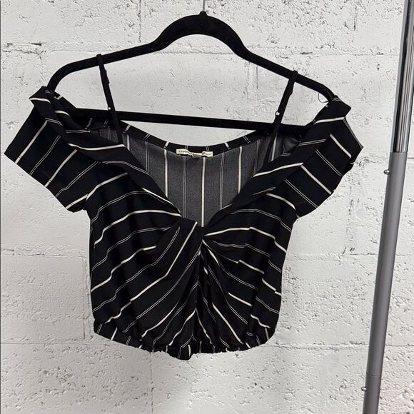 Express One Eleven Off-Shoulder Black & White Striped Crop Top Size XS Like NEW - Picture 1 of 4